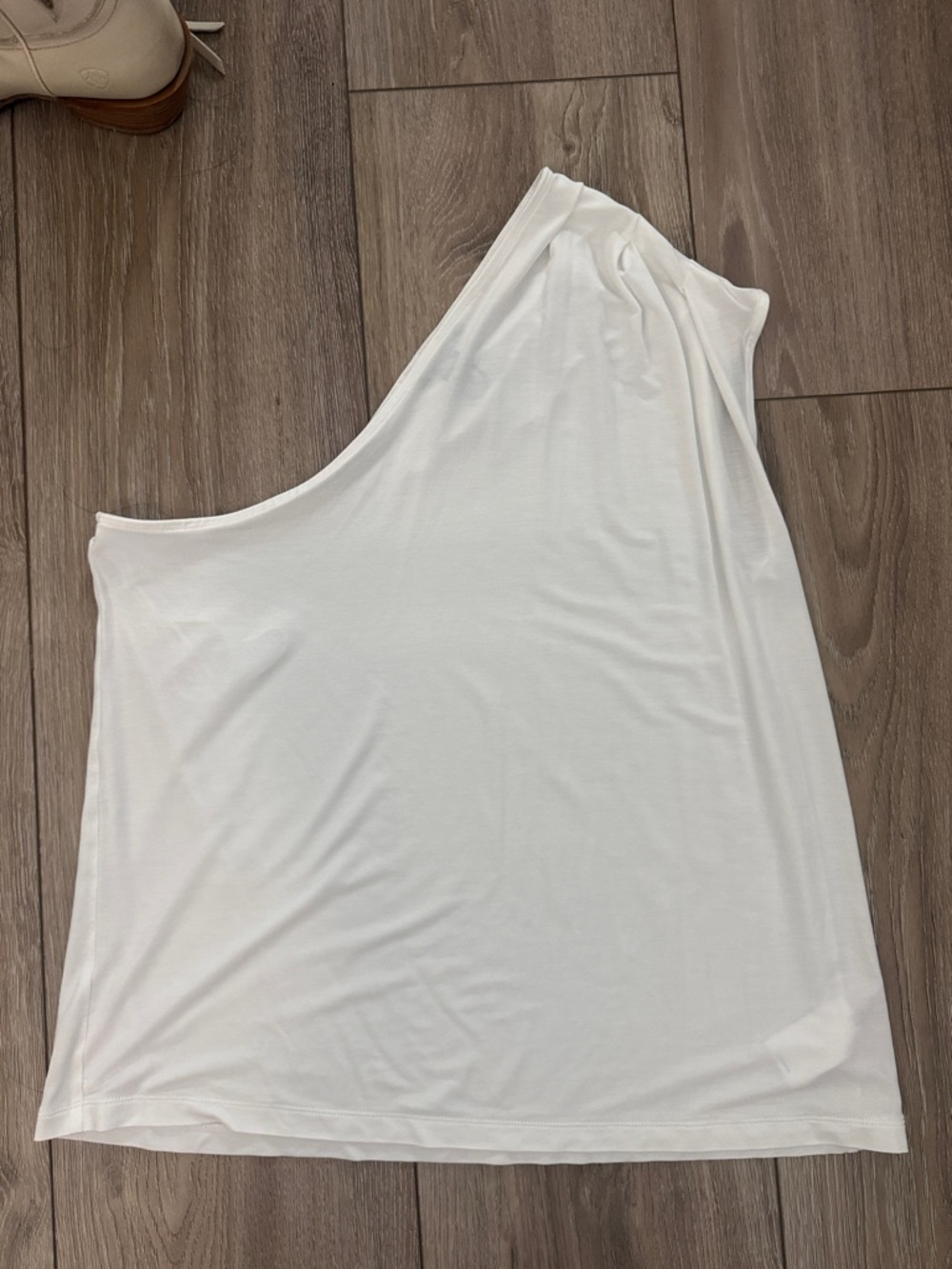 Express White One-Shoulder Top - Picture 4 of 7